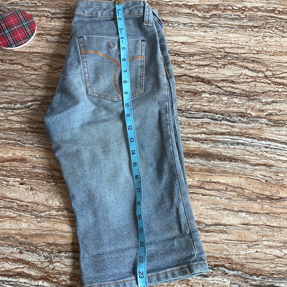 Sergio Valente ladies shorts/capris in size 27. Faded denim look. - Picture 8 of 9